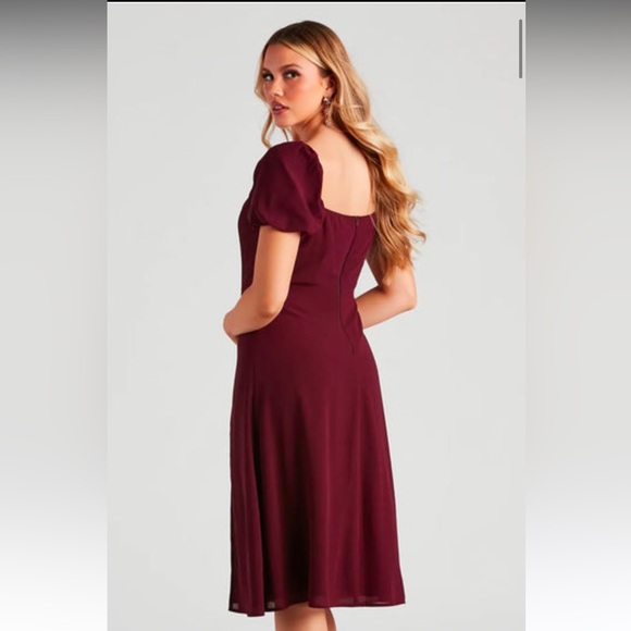 Elegant Burgundy Dress - Picture 2 of 4